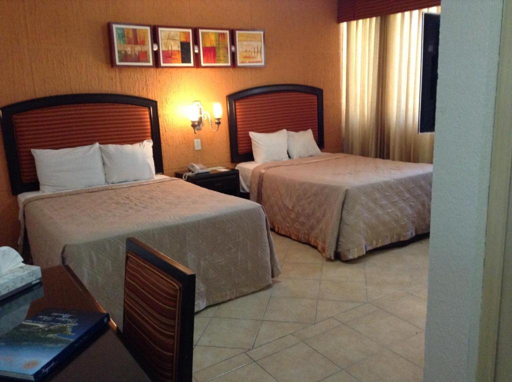 Eh Ejecutivo Urban Hotel Tepic Kültér fotó