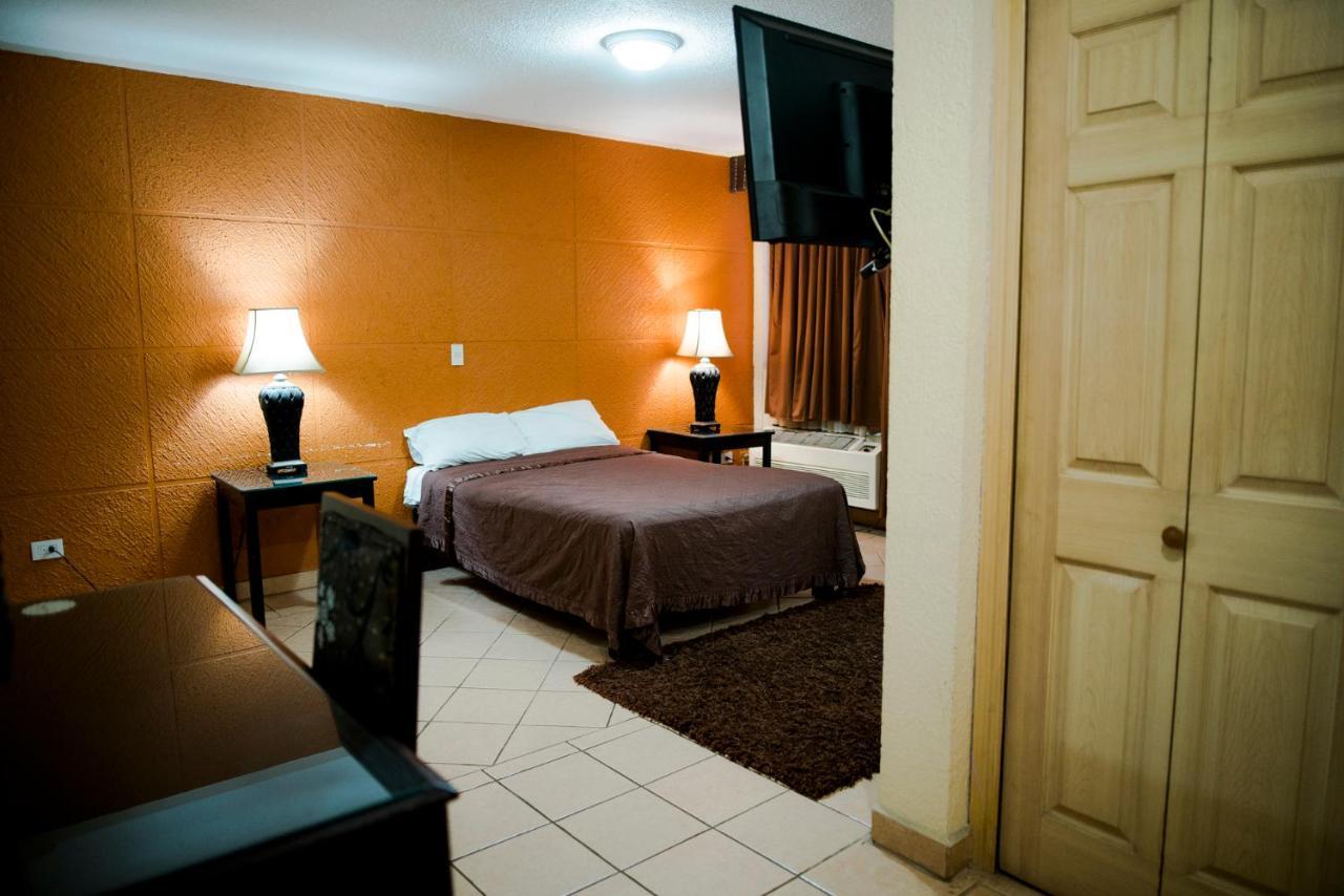 Eh Ejecutivo Urban Hotel Tepic Kültér fotó